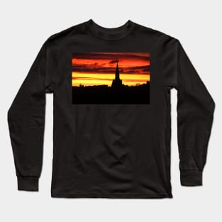 Edinburgh sunrise skyline Long Sleeve T-Shirt